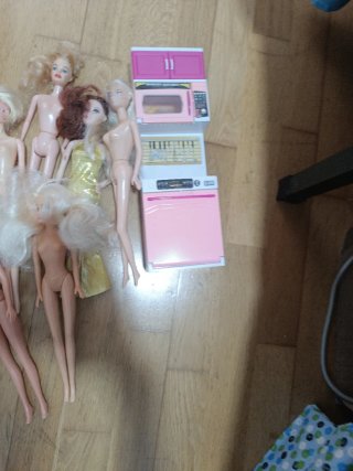Lote de muñecas y accesorios (estilo Barbie)