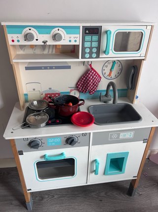 Cocina de juguete de madera