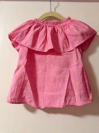 Blusa rosa con volantes y flores