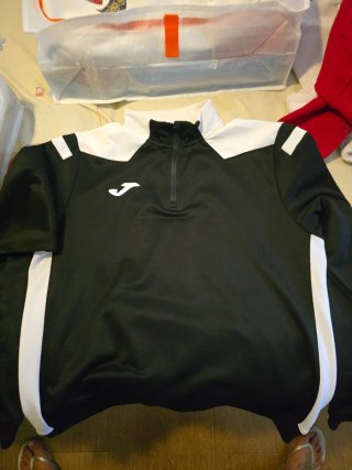 Sudadera Joma Negra y Blanca