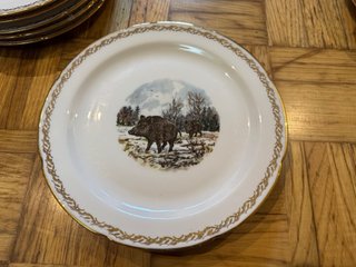 Juego de platos de porcelana con temática de caza