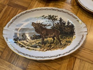 Juego de platos de porcelana con temática de caza