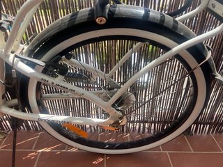 Bicicleta plegable blanca