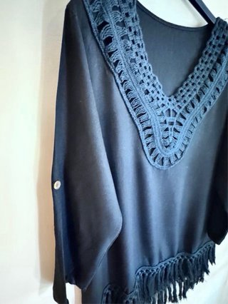 Vestido boho negro con crochet y flecos