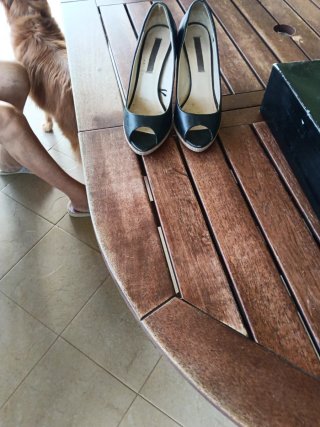 Zapatos de tacón negros y beige