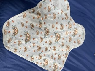 Arrullo bebé con velcro estampado arcoíris