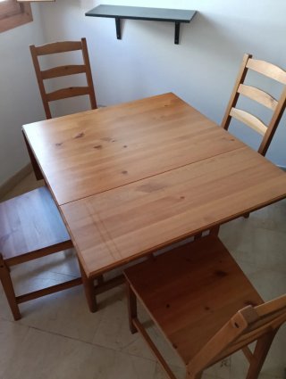 Mesa extensible madera con 4 sillas