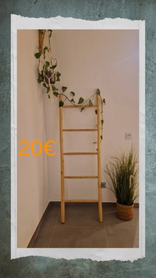 Escalera de madera decorativa