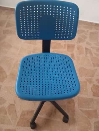 Silla de escritorio azul y negra