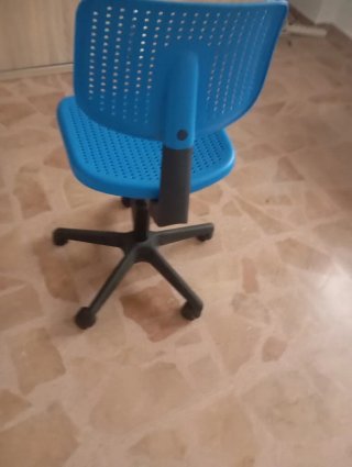 Silla de escritorio azul y negra