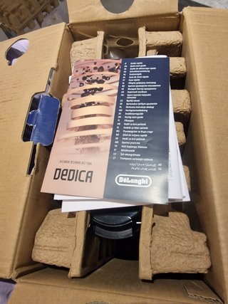 Cafetera De'longhi Dedica EC685 Roja