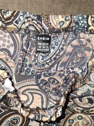 Falda con estampado paisley y flecos