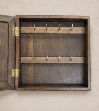 Cuelga llaves de pared con llave antigua