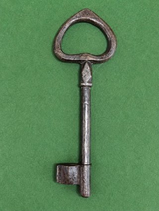Cuelga llaves de pared con llave antigua