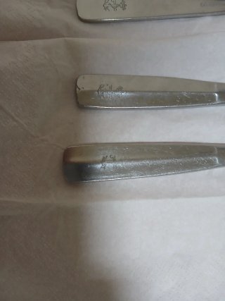 Set posate metallo 4 pezzi con marchio Marina mili