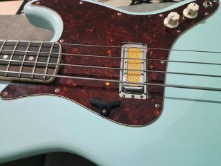 Bajo Fender Jazz Bass Gold Foil Sonic Blue