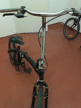Bicicleta Urbana Negra para reparar o piezas