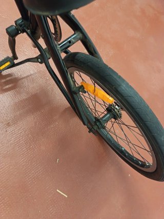 Bicicleta Urbana Negra para reparar o piezas
