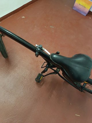 Bicicleta Urbana Negra para reparar o piezas
