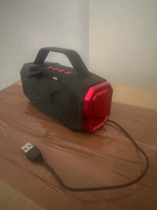 Altavoz Vava Negro y Rojo