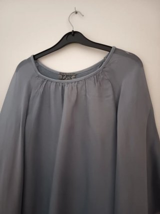 Blusa fluida manga capa gris azulado