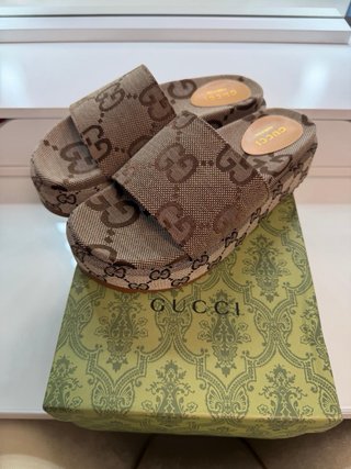 Chanclas Gucci mujer plataforma verde