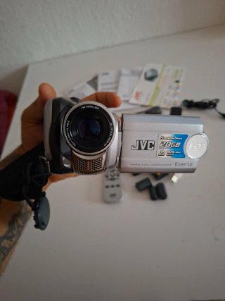 Videocámara JVC Everio G con accesorios