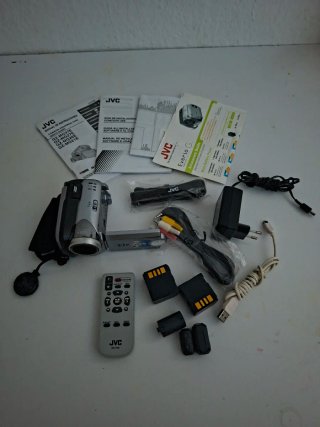 Videocámara JVC Everio G con accesorios