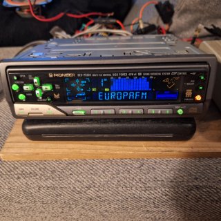 Radio CD Pioneer DEH-P835R con Bluetooth