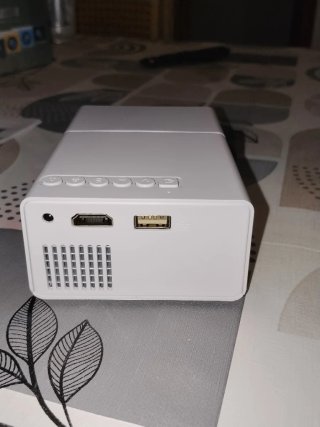 Mini proyector LED YG300S con mando