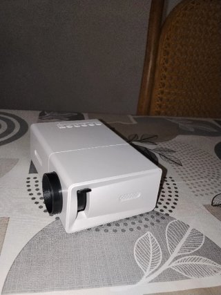 Mini proyector LED YG300S con mando