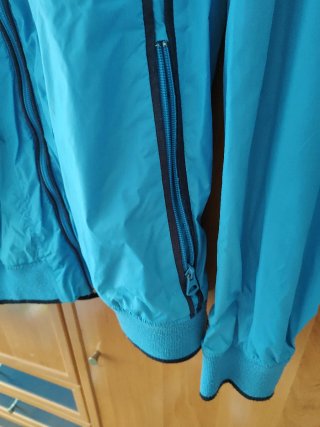 Chaqueta Bershka azul y gris Talla L
