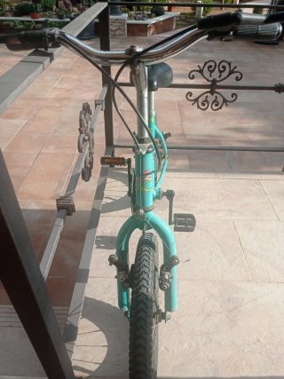 Bicicleta infantil azul