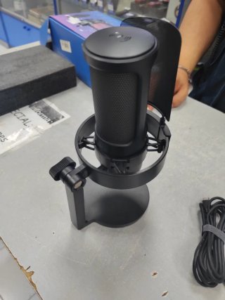 Micrófono Fifine Ampligame A8 RGB