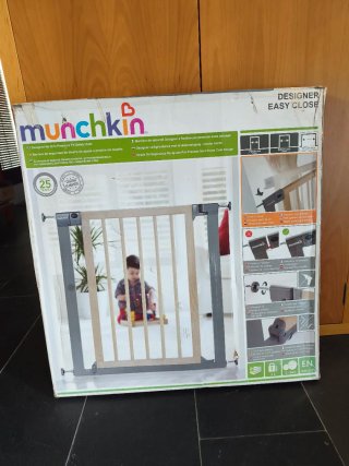 Barrera seguridad Munchkin + extensión 28 cm.