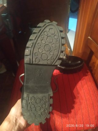 Botas altas Zara negras estampado de serpiente