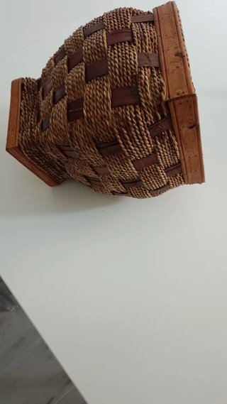 Coprivaso in vimini e legno