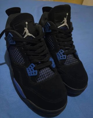 Zapatillas Jordan Negras y Azules