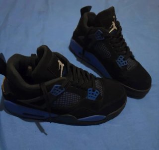Zapatillas Jordan Negras y Azules