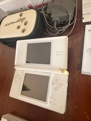 Nintendo DS Lite Blanca + Accesorios y Juegos