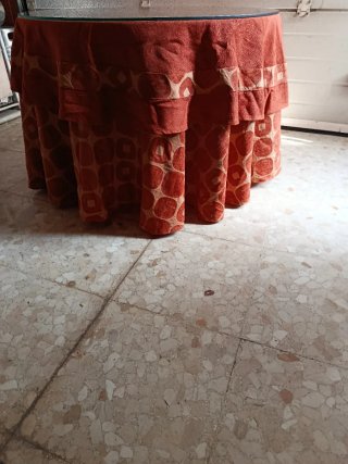 Mesa camilla con 2 ropas