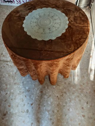 Mesa camilla con 2 ropas