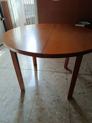 Mesa camilla con 2 ropas
