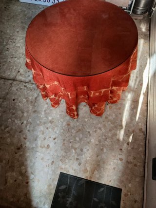 Mesa camilla con 2 ropas
