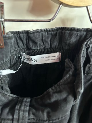 Pantalón cargo negro cintura fruncida