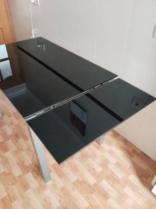 Mesa de cocina cristal negro y metal