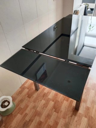 Mesa de cocina cristal negro y metal