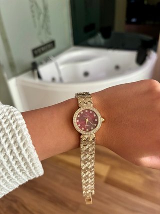 Reloj Coliseum Dorado y Rojo Mujer