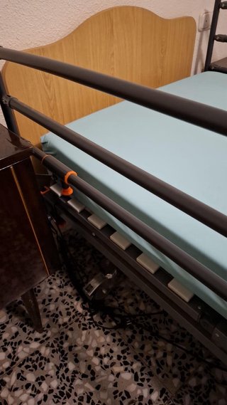 Cama articulada metálica y madera