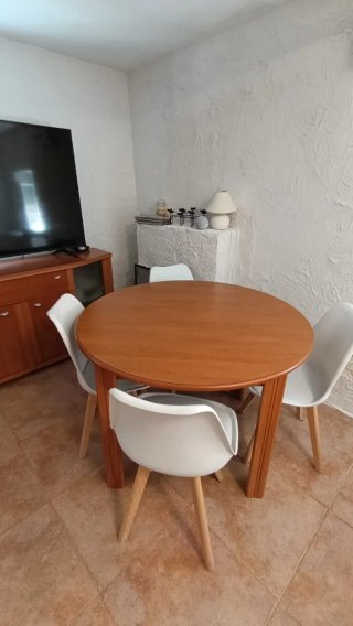 Mesa comedor extensible y aparador
